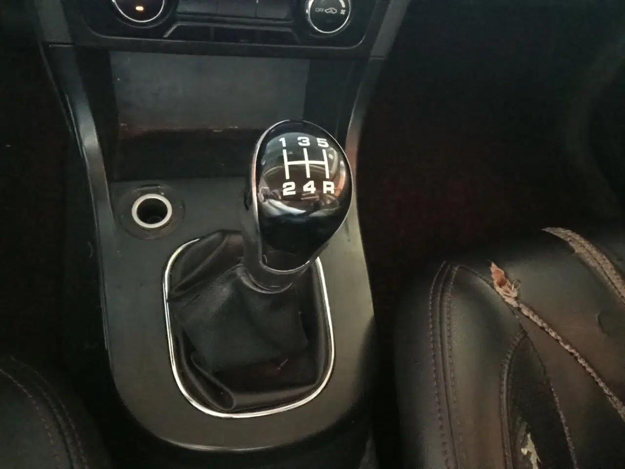 Dongfeng Fengon 370 2016 1.5L Manual Luxury 7-Seater — миниатюра 14