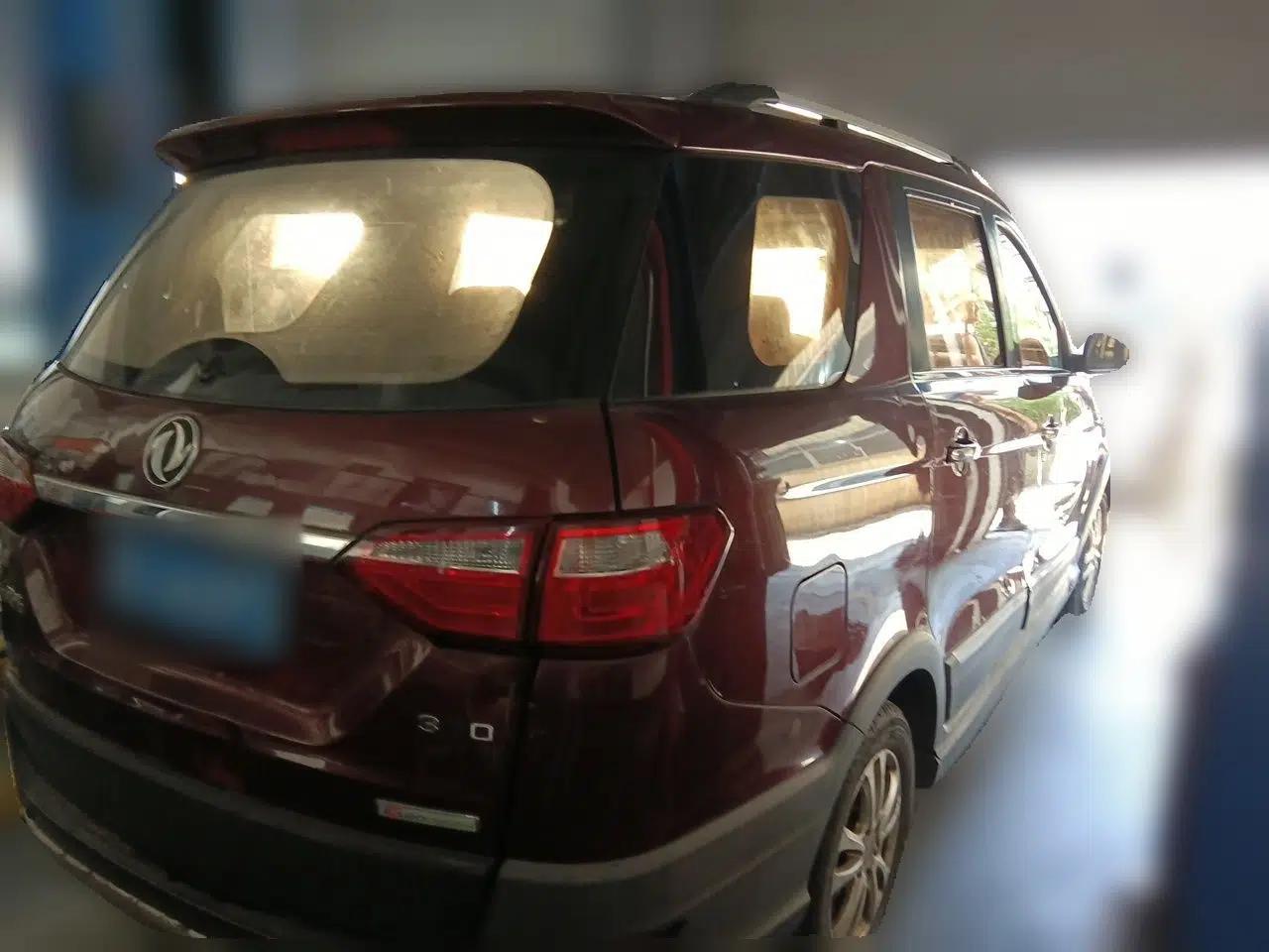 Dongfeng Fengon 370 2016 1.5L Manual Luxury 7-Seater — миниатюра 6