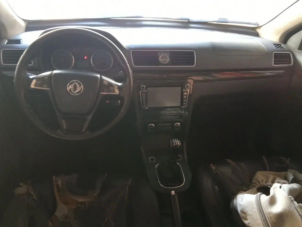 Dongfeng Fengon 370 2016 1.5L Manual Luxury 7-Seater — миниатюра 9