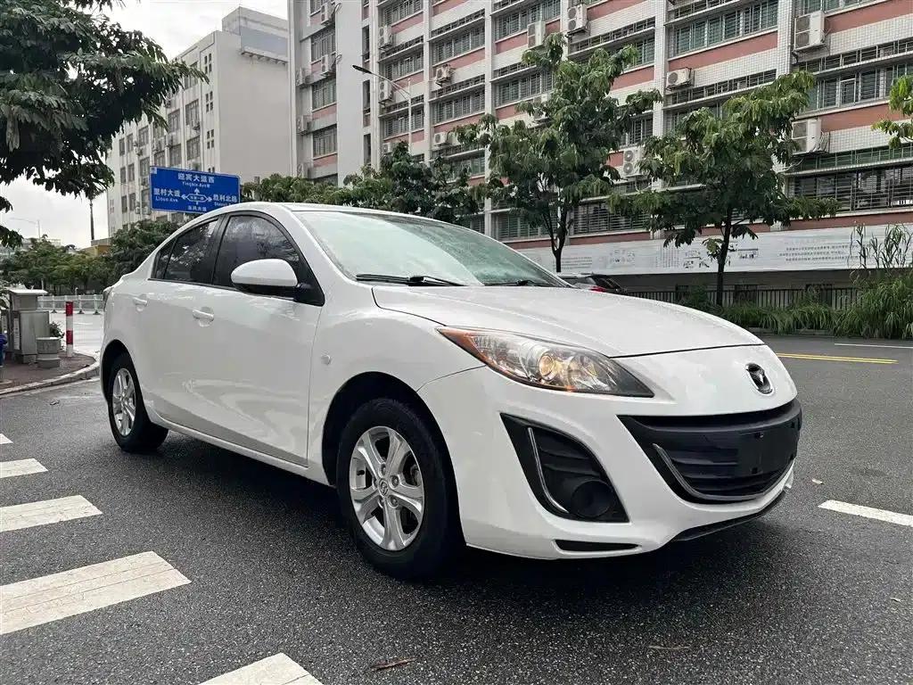 Mazda 3 Axela 2015 Sedan 1.6L Automatic Comfort Model — миниатюра 12