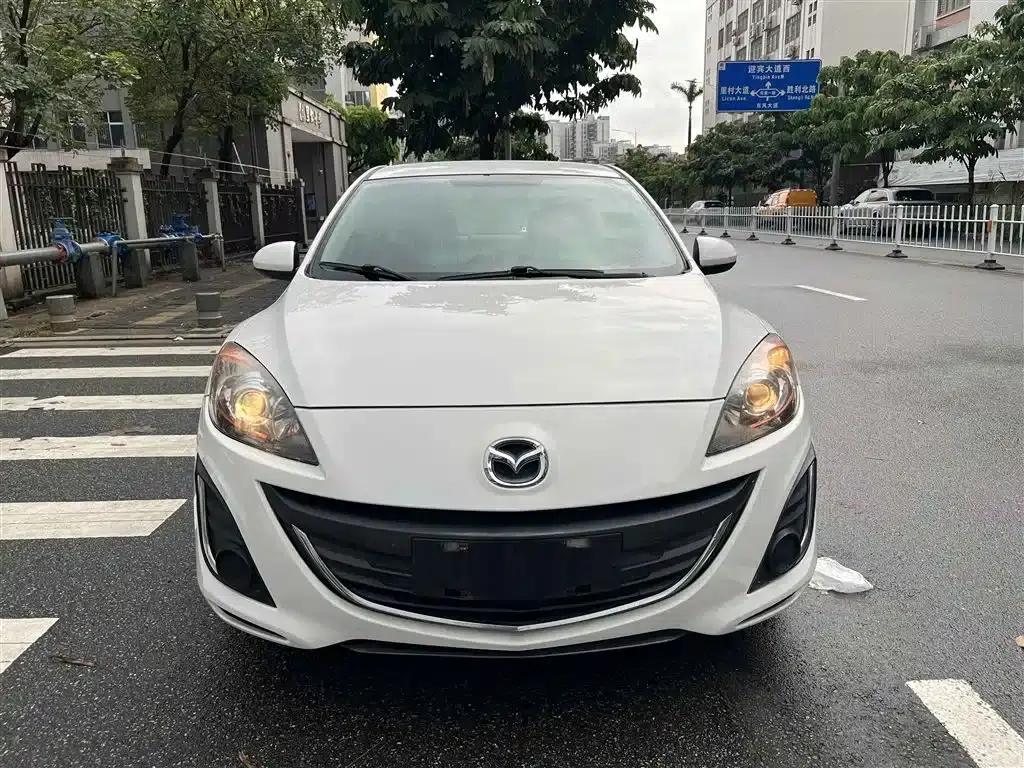 Mazda 3 Axela 2015 Sedan 1.6L Automatic Comfort Model — миниатюра 14