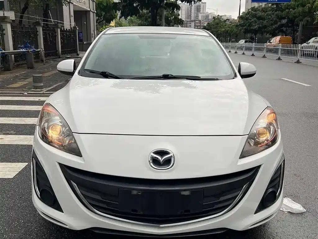 Mazda 3 Axela 2015 Sedan 1.6L Automatic Comfort Model — миниатюра 15