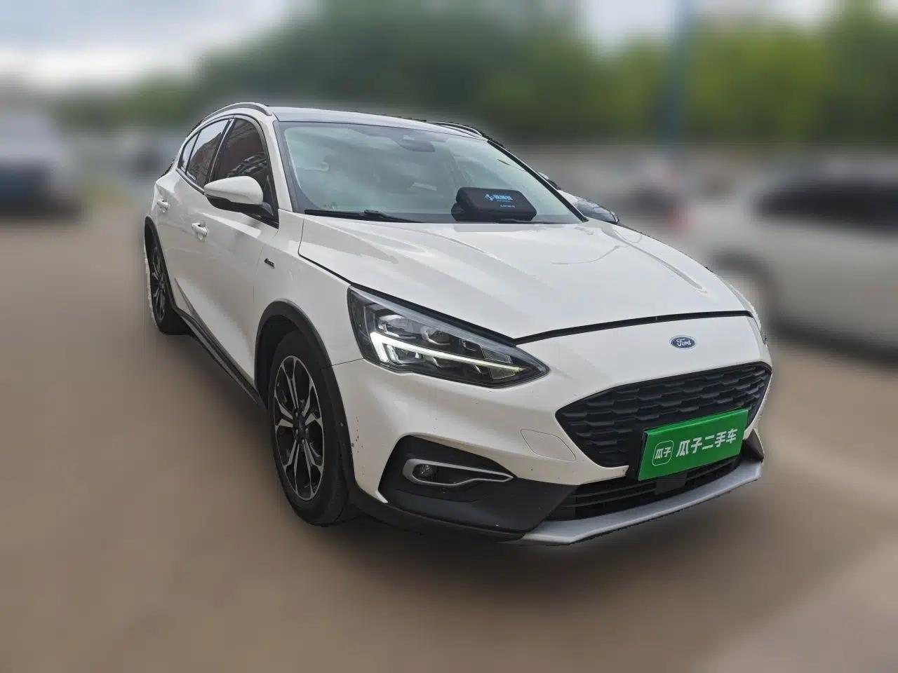 Ford Focus Active 2020 EcoBoost 180 Automatic Titanium Edition — миниатюра 3