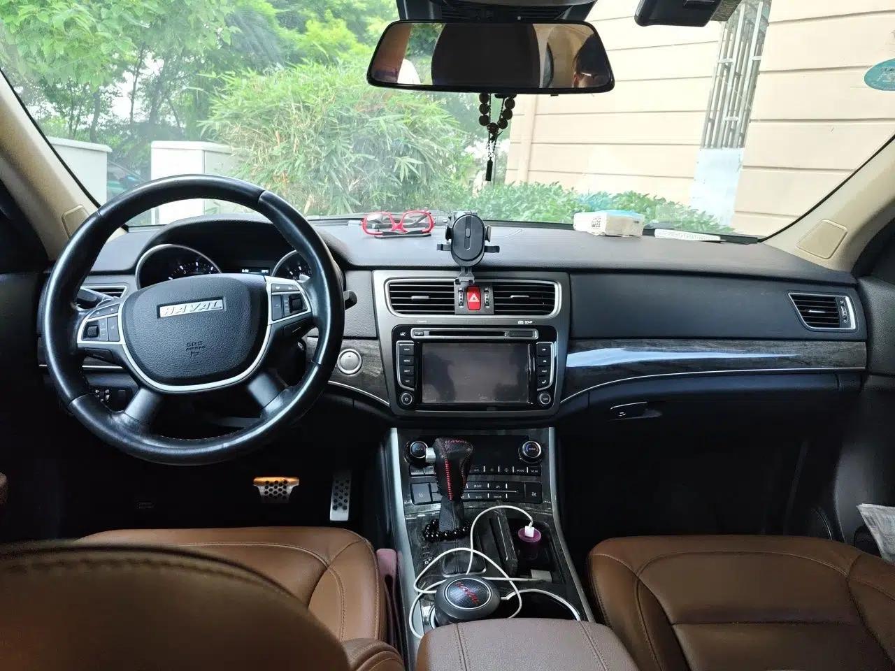 Haval H8 2015 2.0T Two-Wheel-Drive Standard Version — миниатюра 9