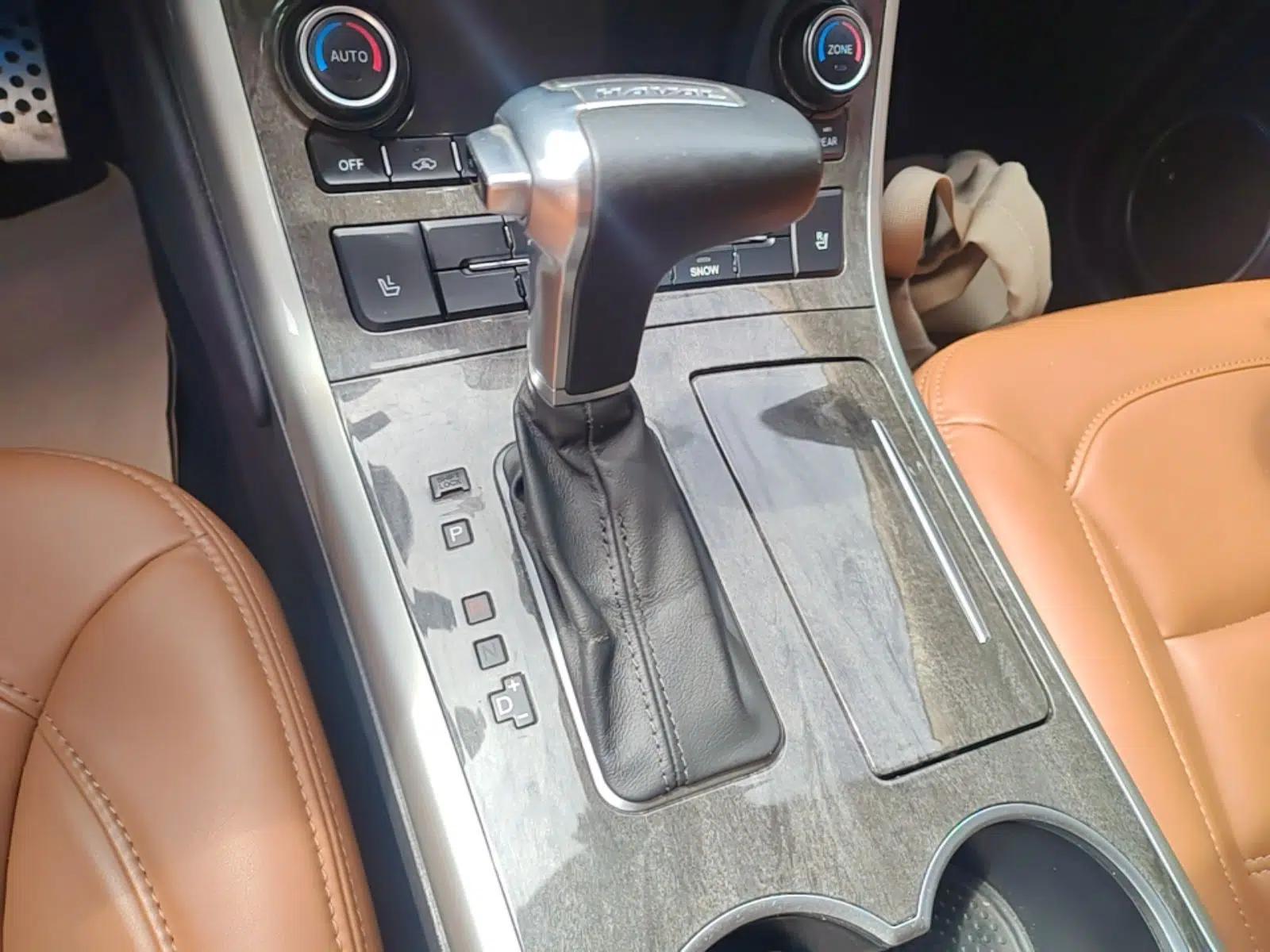 Haval H8 2015 2.0T Two-Wheel-Drive Elite Version — миниатюра 16