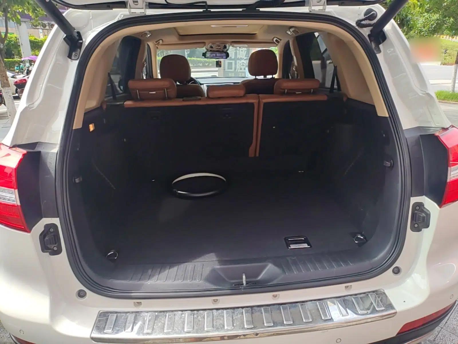 Haval H8 2015 2.0T Two-Wheel-Drive Elite Version — миниатюра 22
