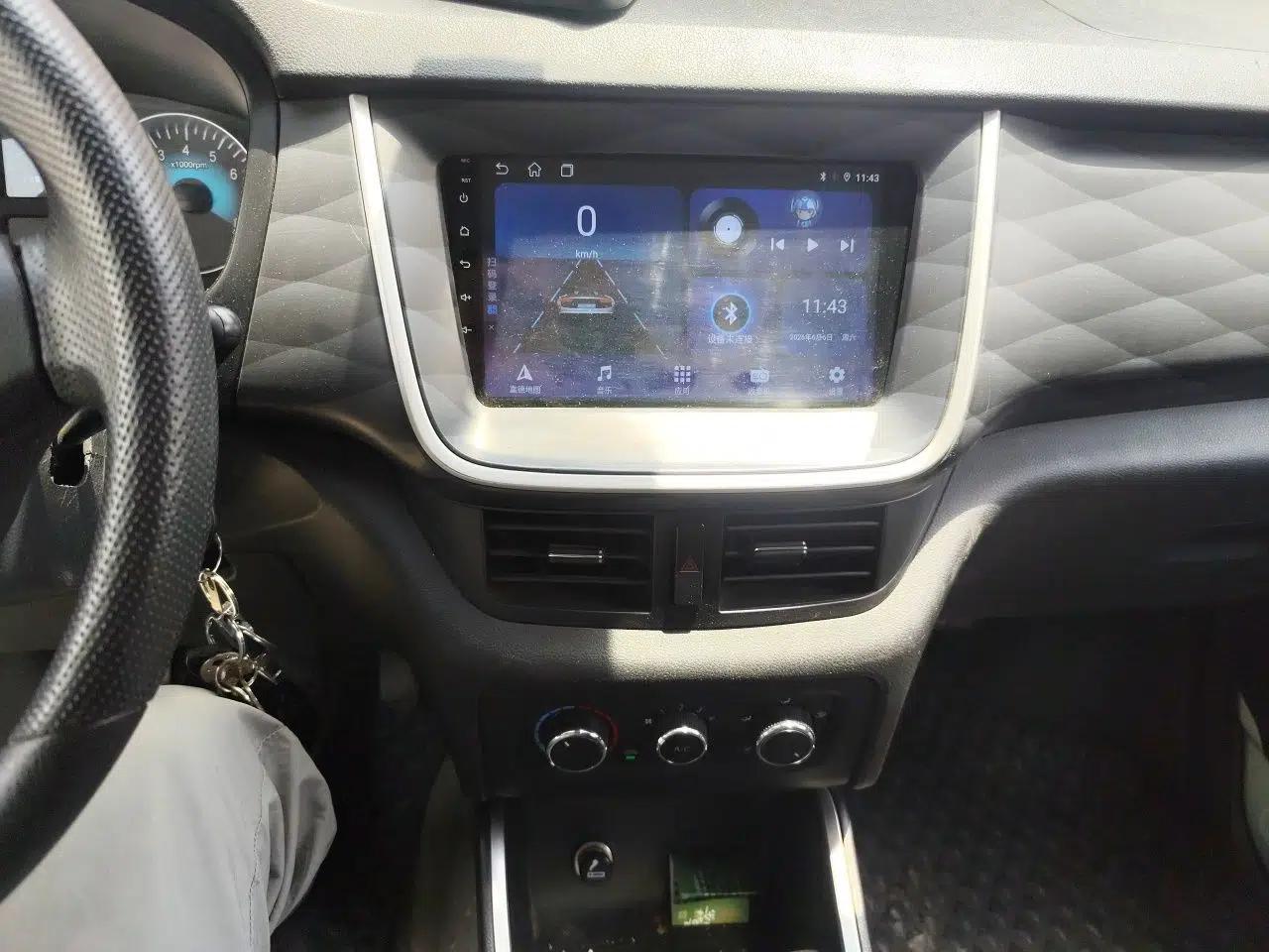Jinbei Gold Hiace M Classic 2022 Panda Edition 1.5L Engineering Lion Passenger Van 6 Seats — миниатюра 13