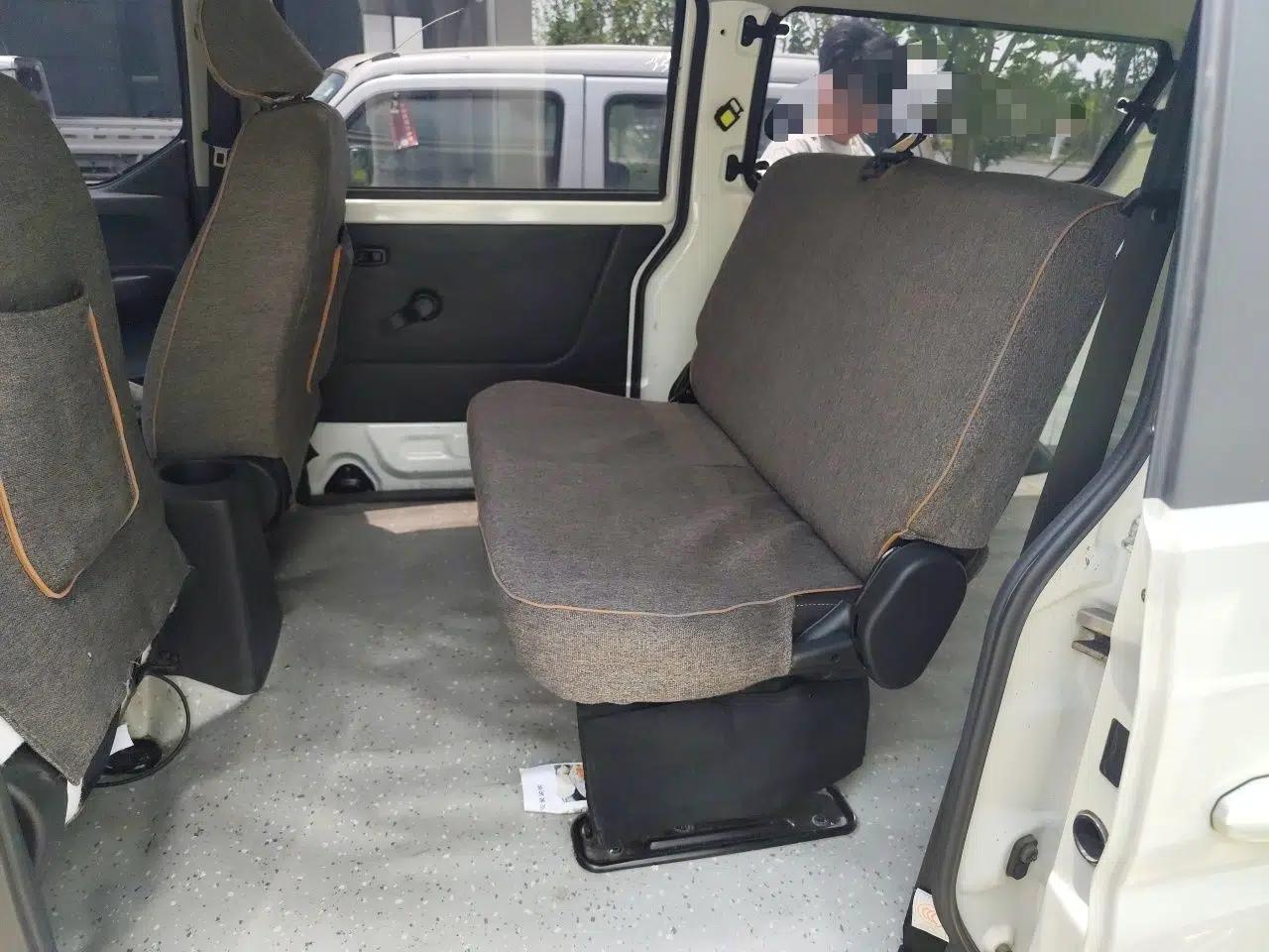 Jinbei Gold Hiace M Classic 2022 Panda Edition 1.5L Engineering Lion Passenger Van 6 Seats — миниатюра 17