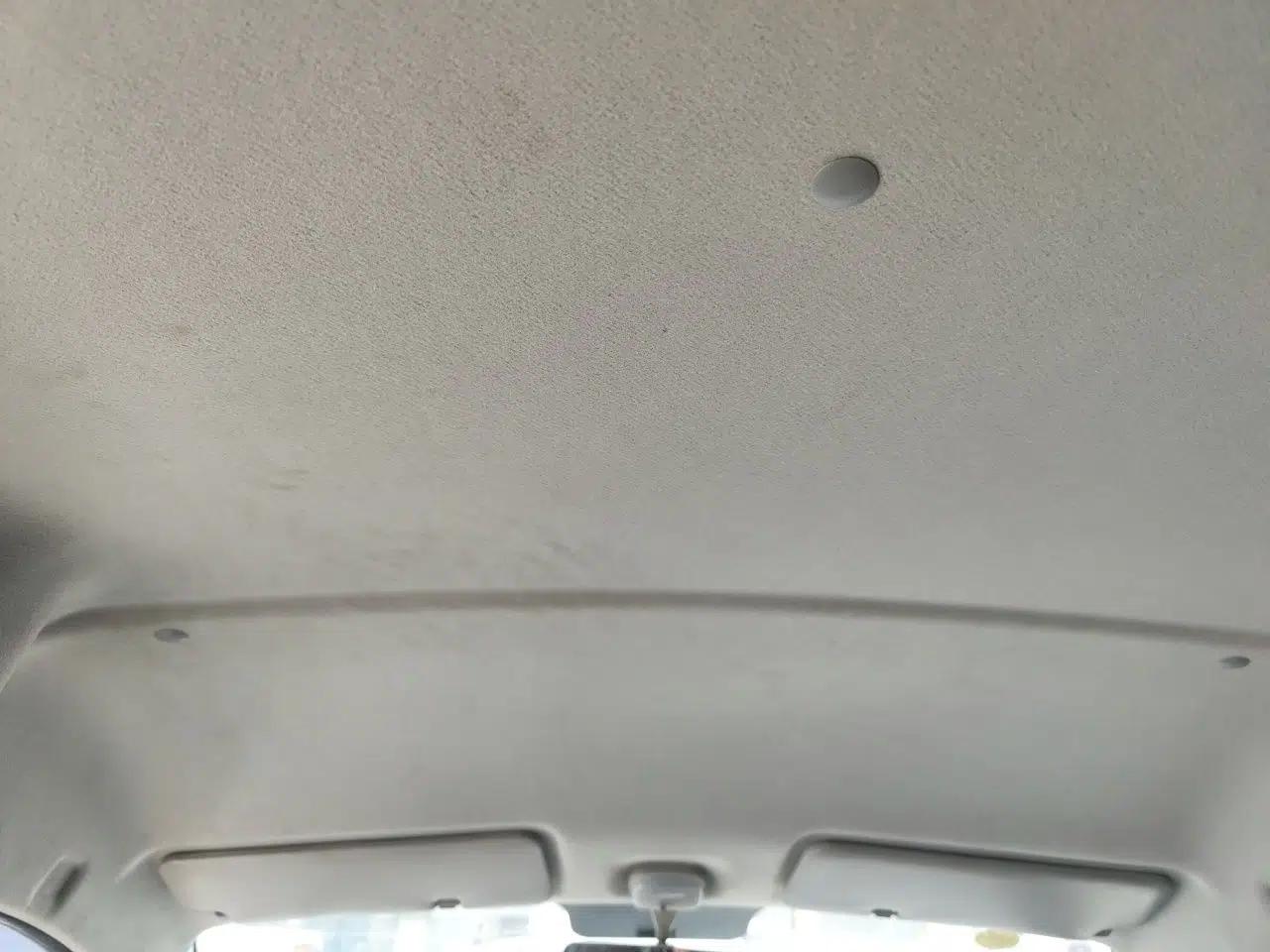 Jinbei Gold Hiace M Classic 2022 Panda Edition 1.5L Engineering Lion Passenger Van 6 Seats — миниатюра 18