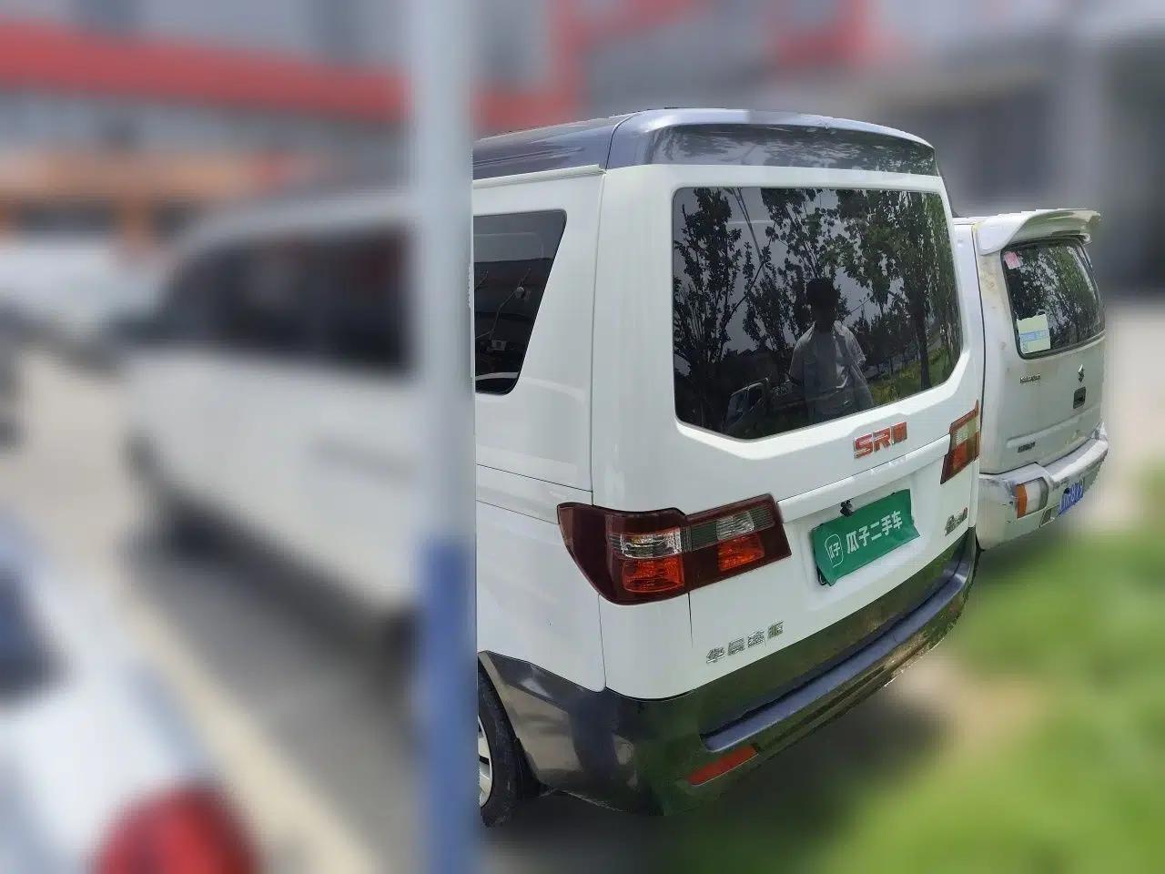 Jinbei Gold Hiace M Classic 2022 Panda Edition 1.5L Engineering Lion Passenger Van 6 Seats — миниатюра 4