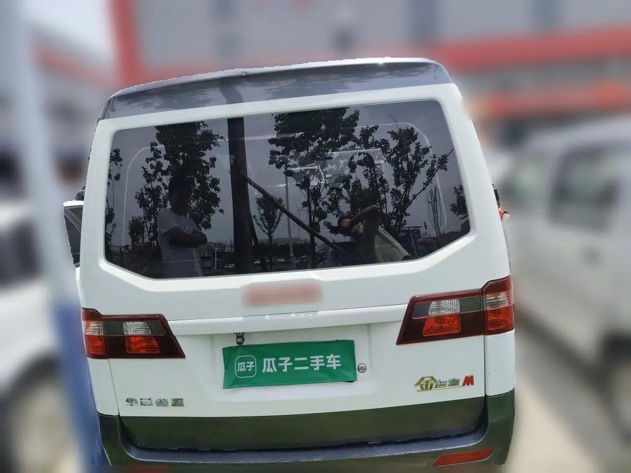 Jinbei Gold Hiace M Classic 2022 Panda Edition 1.5L Engineering Lion Passenger Van 6 Seats — миниатюра 5