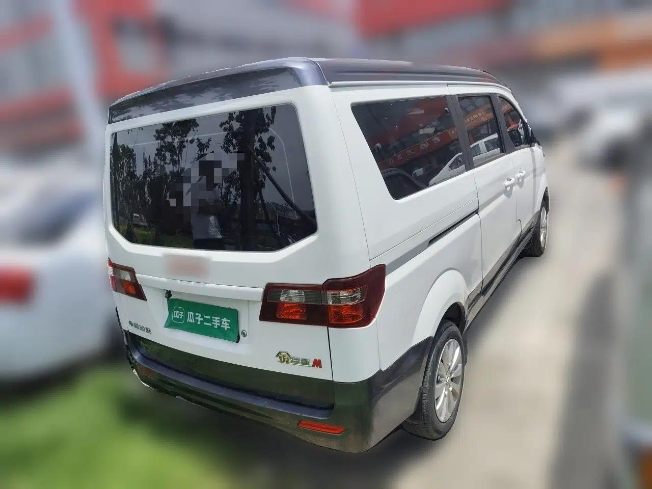 Jinbei Gold Hiace M Classic 2022 Panda Edition 1.5L Engineering Lion Passenger Van 6 Seats — миниатюра 6