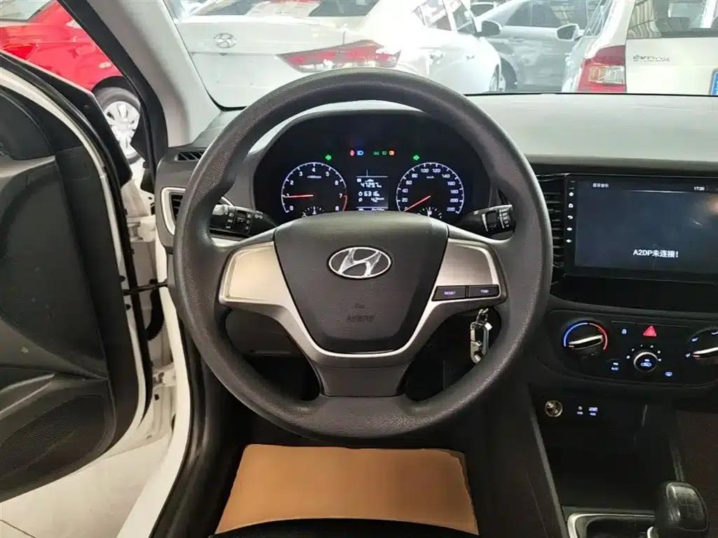 2016 Hyundai Verna 1.4L Manual GLS Cool Edition — миниатюра 11