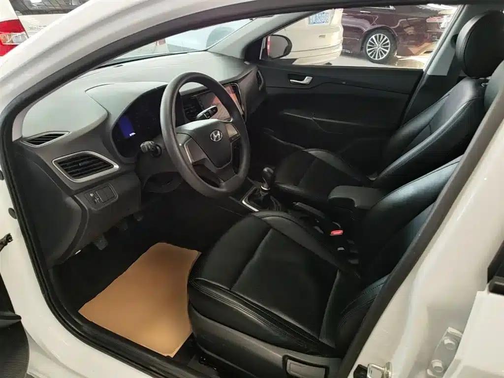 2016 Hyundai Verna 1.4L Manual GLS Cool Edition — миниатюра 16