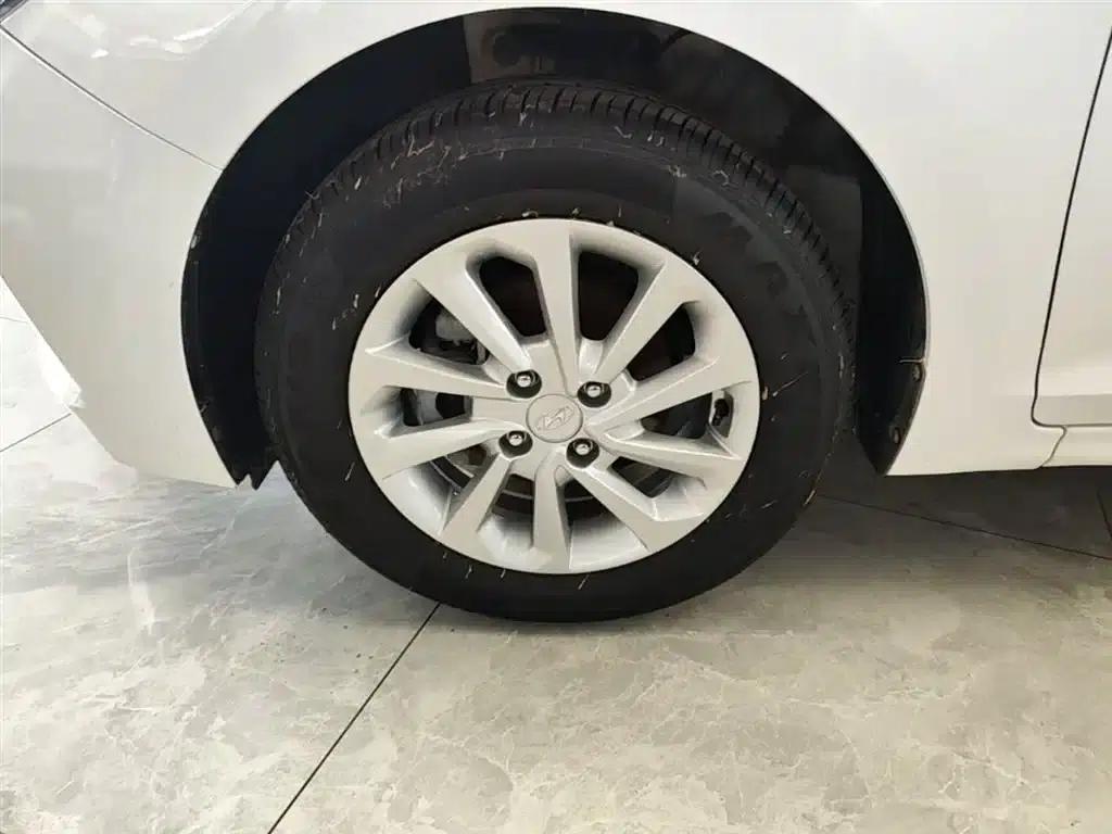 2016 Hyundai Verna 1.4L Manual GLS Cool Edition — миниатюра 23