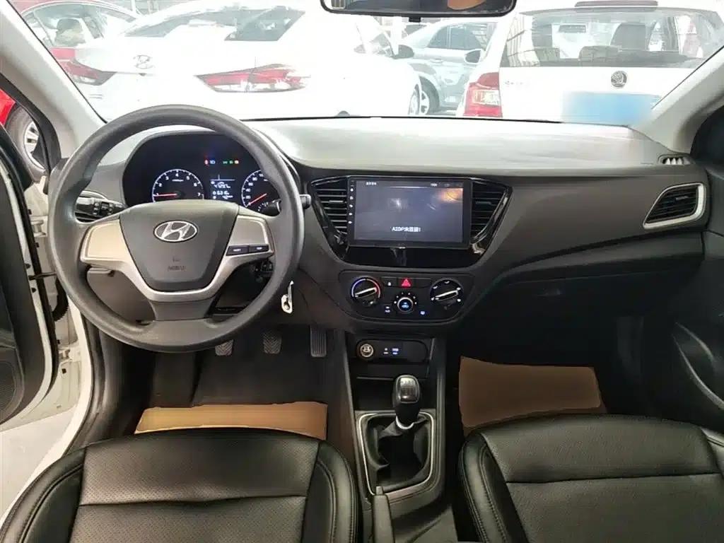 2016 Hyundai Verna 1.4L Manual GLS Cool Edition — миниатюра 10