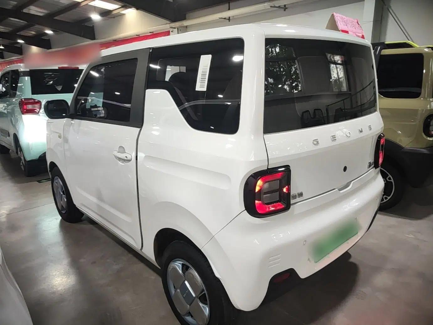 Geely Galaxy Panda 2023 Panda Mini 200km Endurance Bear — миниатюра 4