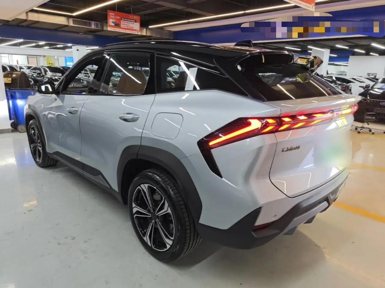 Geely Galaxy L7 2025 EM-i 115km Exploration+ Edition — миниатюра 4