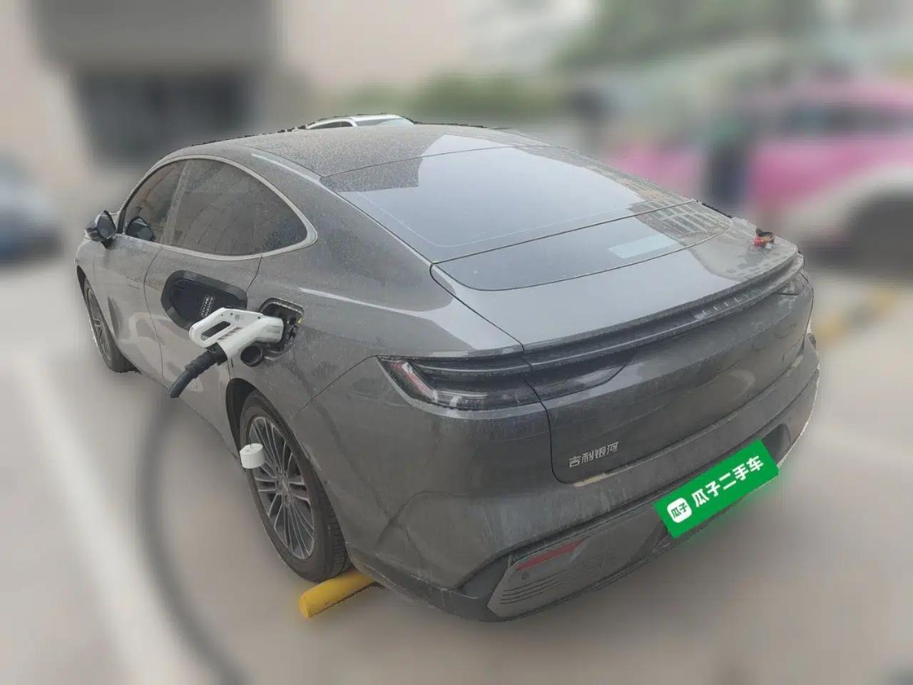 Geely Galaxy 8 2025 130km EM-i Deluxe Edition — миниатюра 4