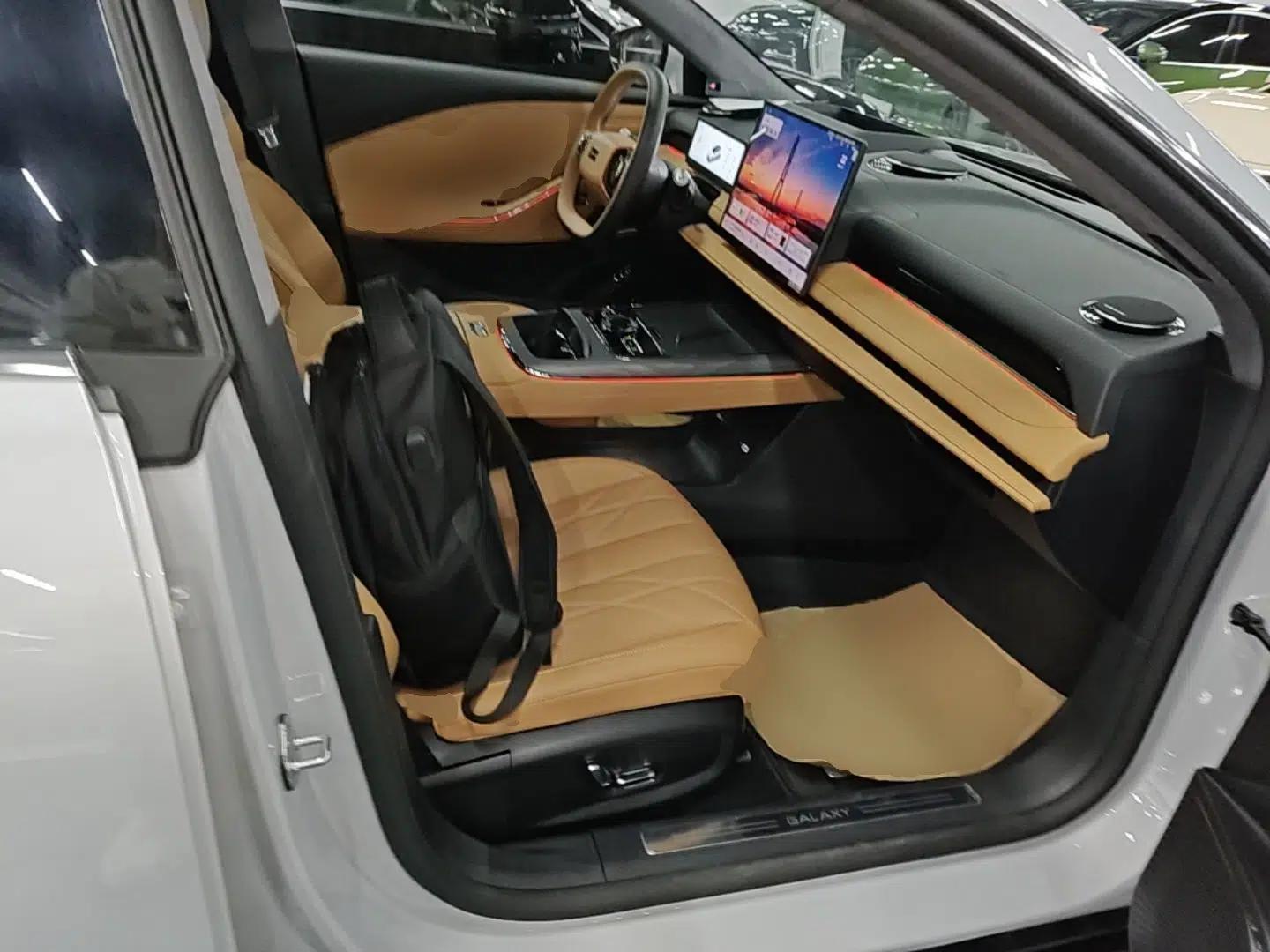 Geely Galaxy 8 2025 130km EM-P Starship Edition — миниатюра 24