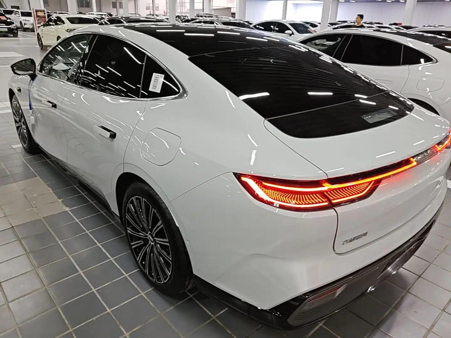 Geely Galaxy 8 2025 130km EM-P Starship Edition — миниатюра 4