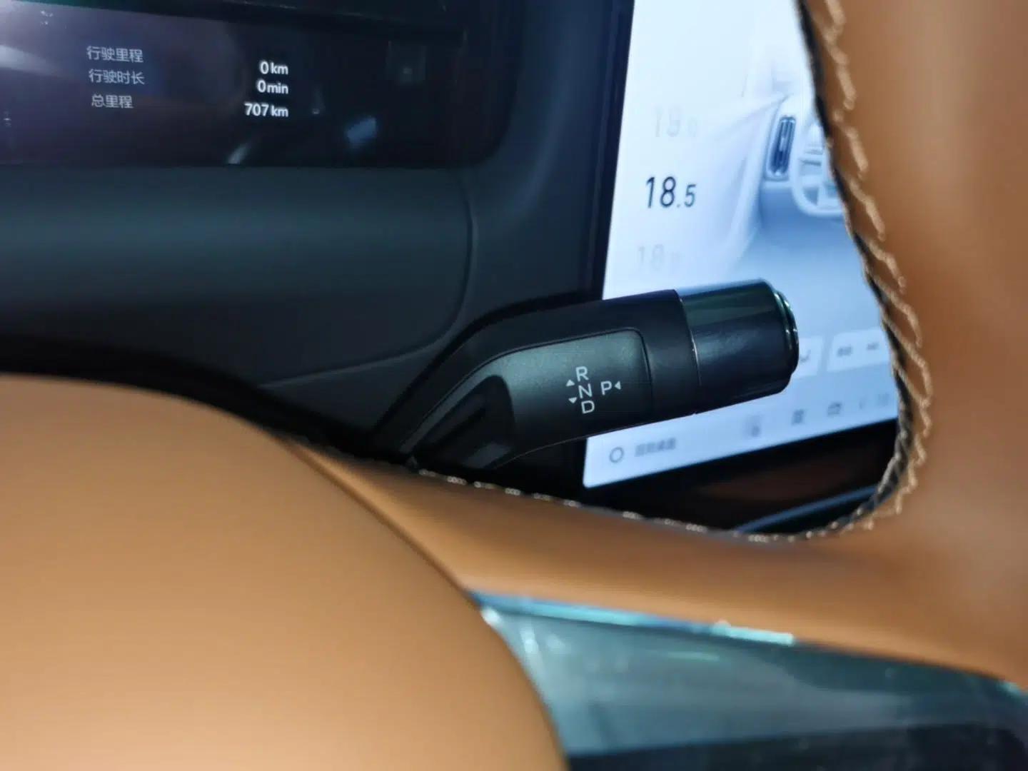 Geely Galaxy M9 2025 Model 210km Four-Wheel-Drive Leading Edition — миниатюра 21