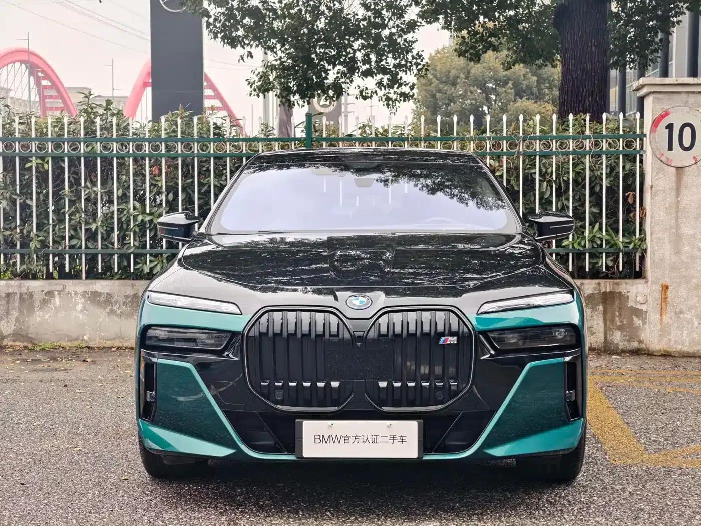 BMW i7 M70L 2023 Model — миниатюра 2