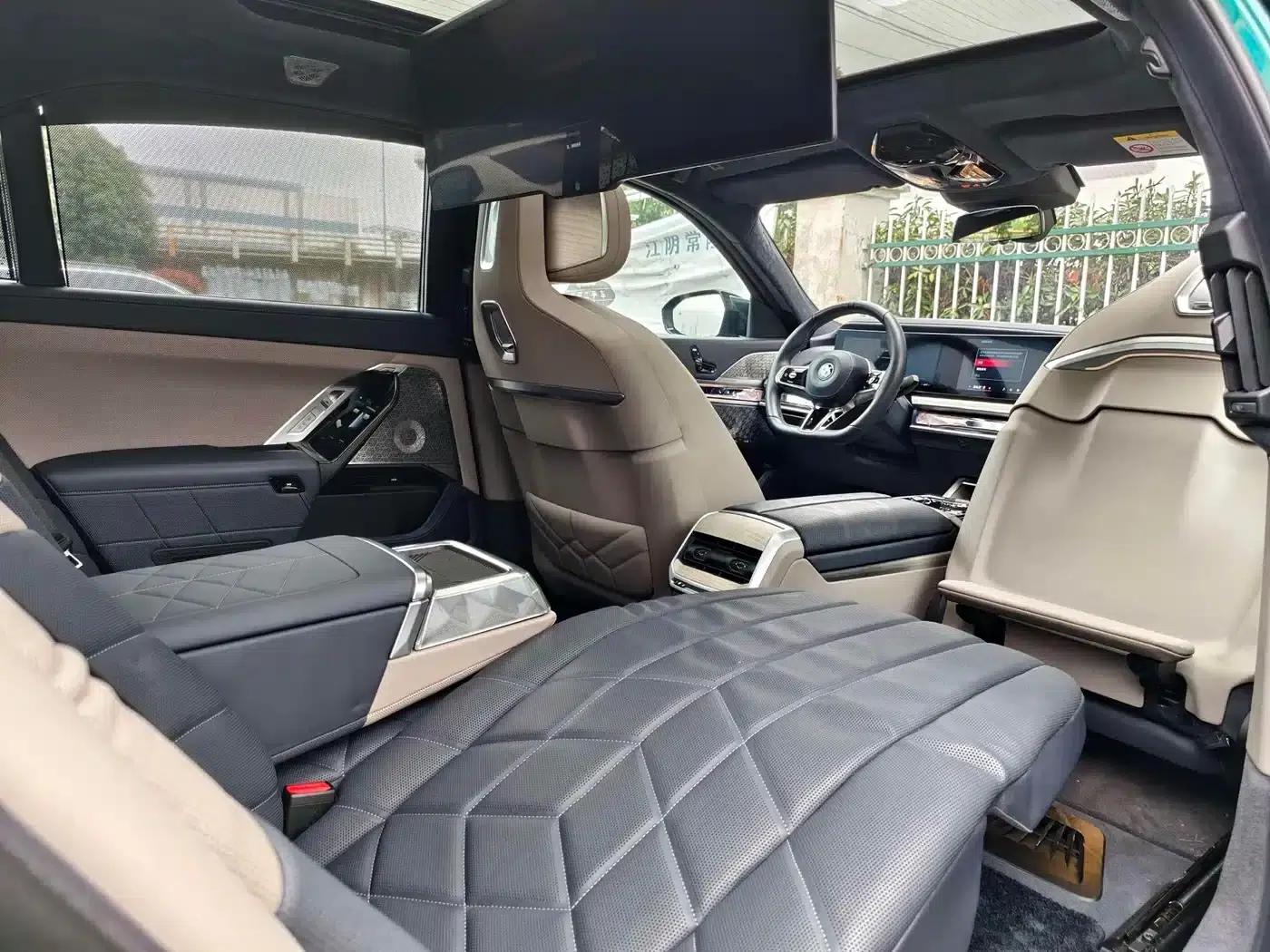 BMW i7 M70L 2023 Model — миниатюра 15
