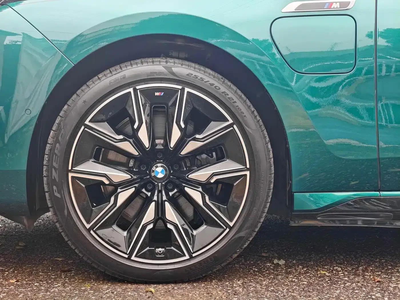 BMW i7 M70L 2023 Model — миниатюра 6