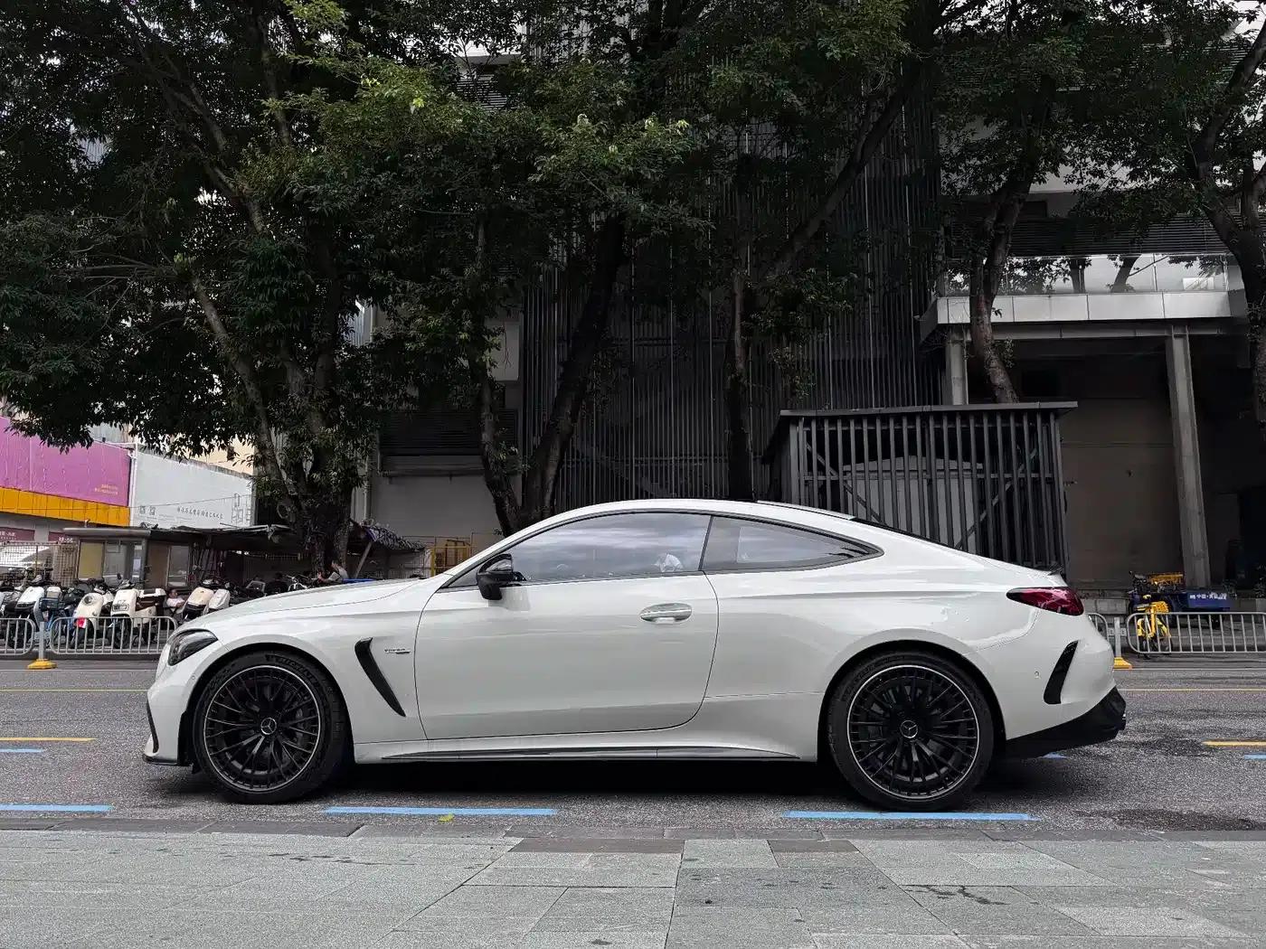 2025 Mercedes-Benz CLE AMG 53 4MATIC+ Coupe — миниатюра 3
