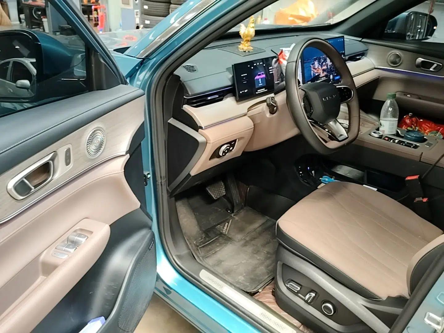 Chery Tiggo 8 PLUS C-DM 2025 1.5T 116 km Prestige Version 5 Seats — миниатюра 23