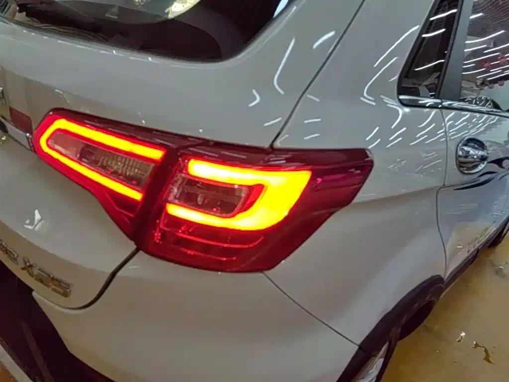 2015 Senova X25 1.5L Manual Comfort Model — миниатюра 8