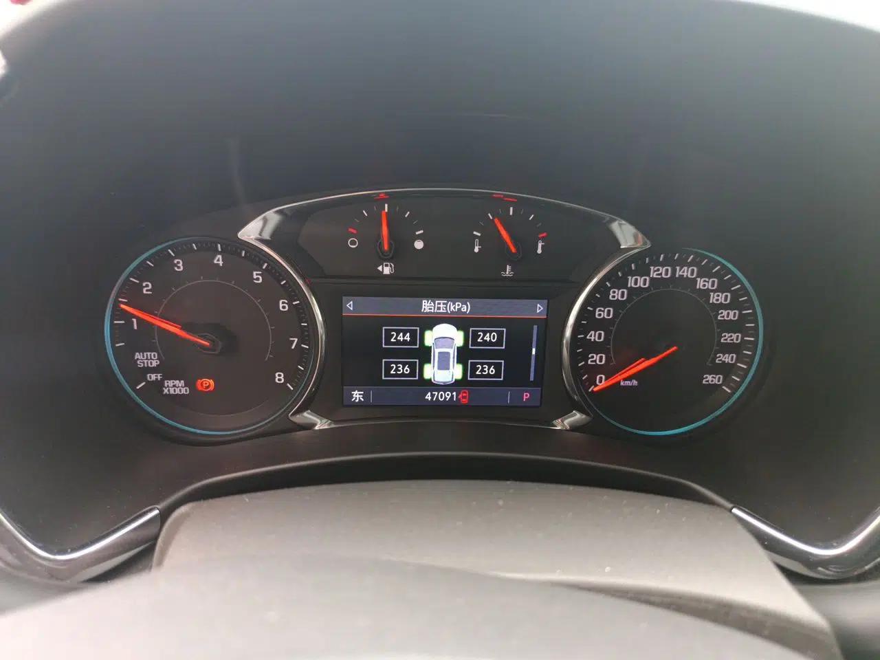 Chevrolet Equinox 2019 Redline 550T Automatic All-Wheel-Drive RS Model China VI Standard — миниатюра 11