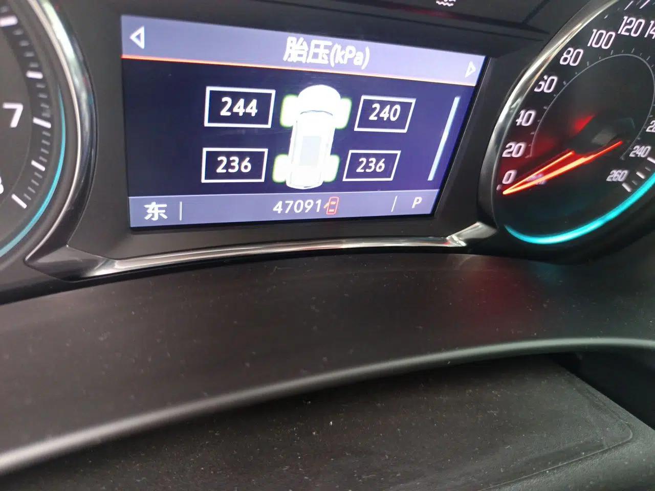 Chevrolet Equinox 2019 Redline 550T Automatic All-Wheel-Drive RS Model China VI Standard — миниатюра 12