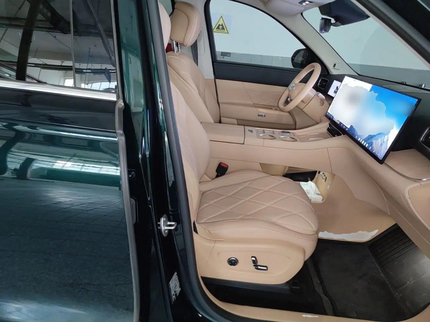 Chery Fengyun T11 2026 Model 220 All-Wheel Drive Family Fun Edition — миниатюра 19
