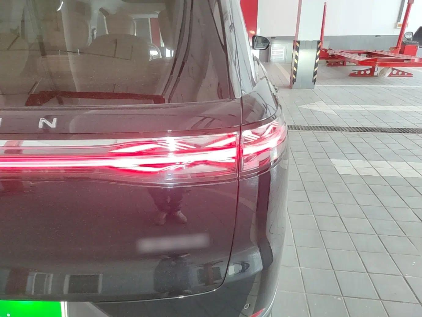 Chery Fengyun T11 2026 Model 220 All-Wheel Drive Family Fun Edition — миниатюра 9
