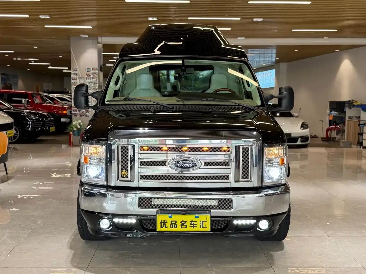 Ford E350 2011 5.4L Platinum Edition — миниатюра 2