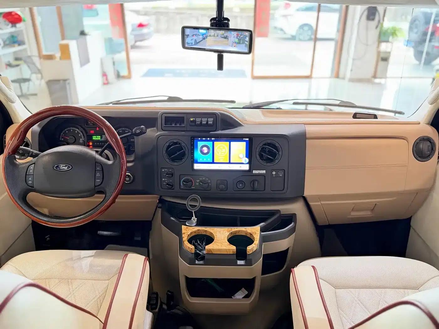 Ford E350 2011 5.4L Platinum Edition — миниатюра 12