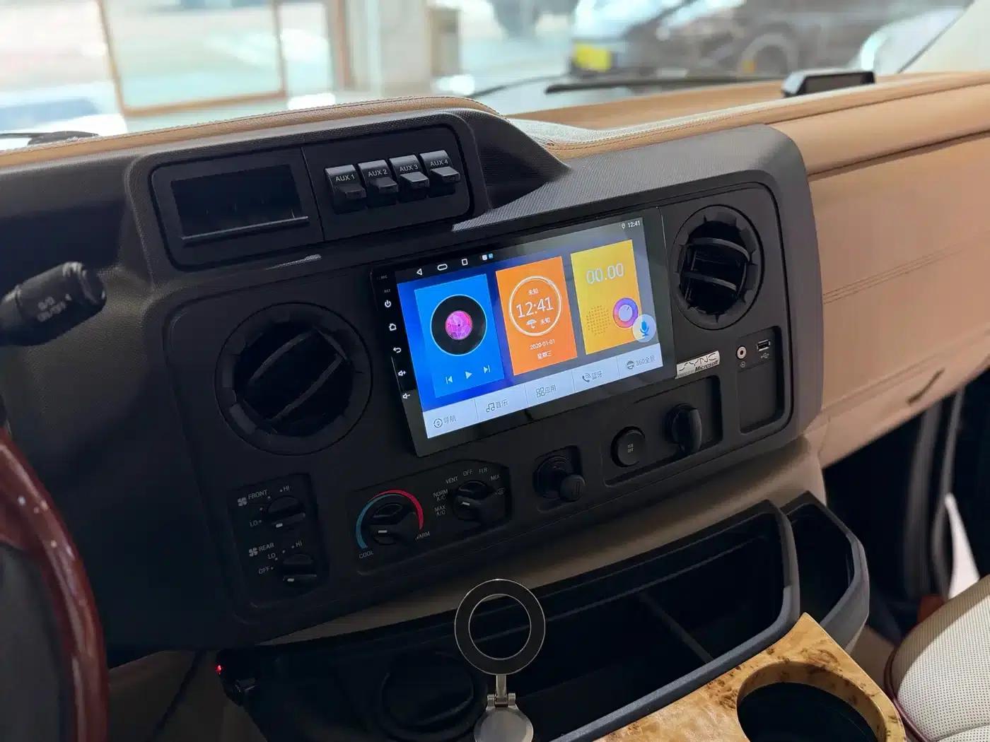 Ford E350 2011 5.4L Platinum Edition — миниатюра 15