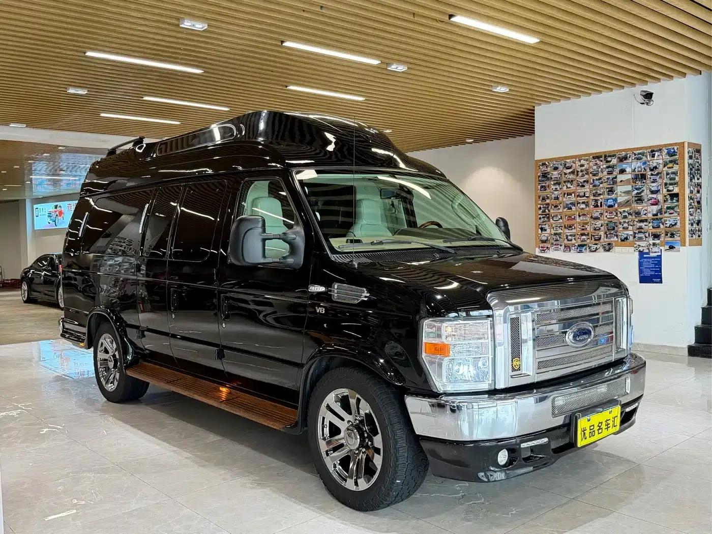 Ford E350 2011 5.4L Platinum Edition — миниатюра 3