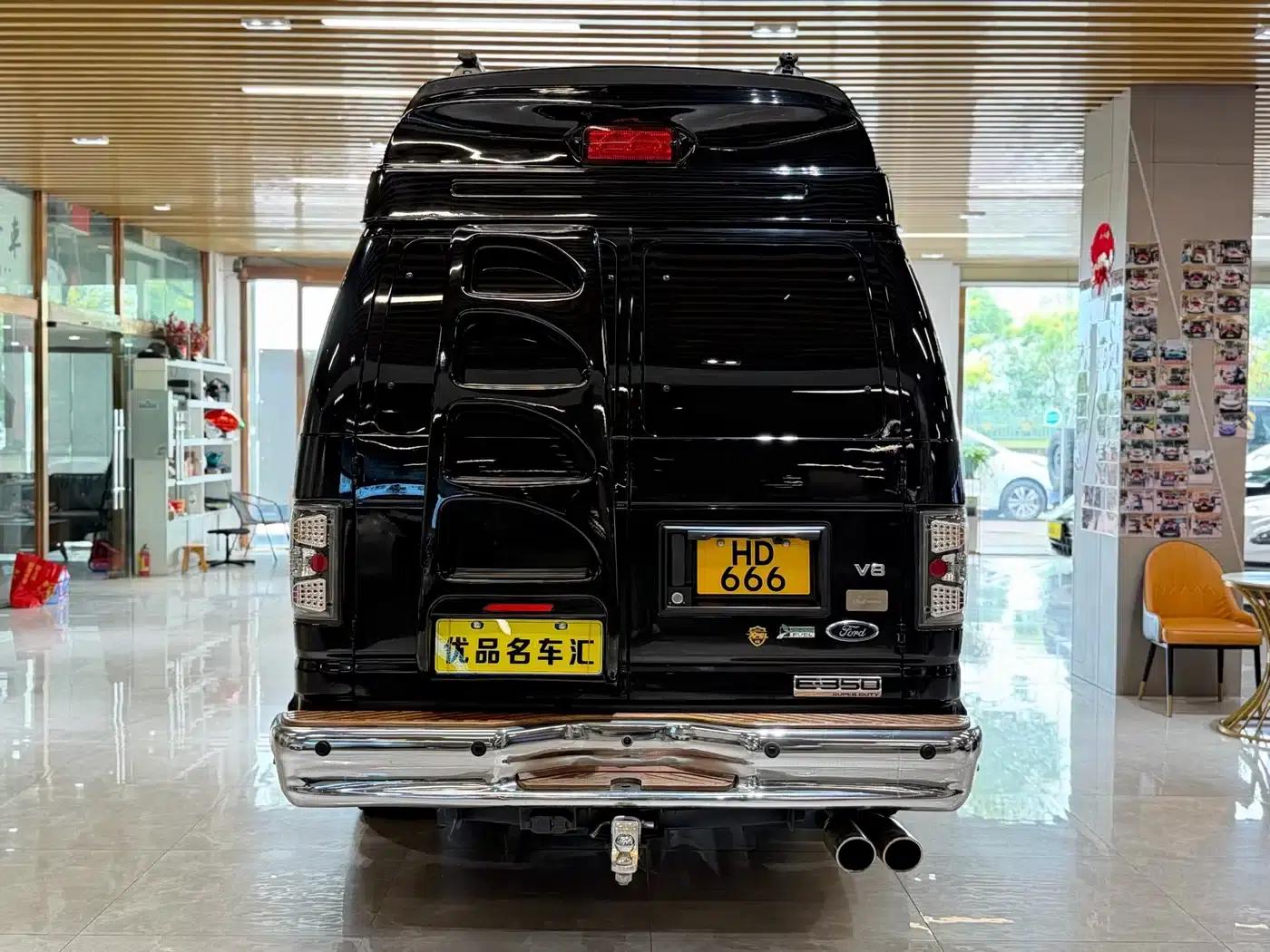 Ford E350 2011 5.4L Platinum Edition — миниатюра 5
