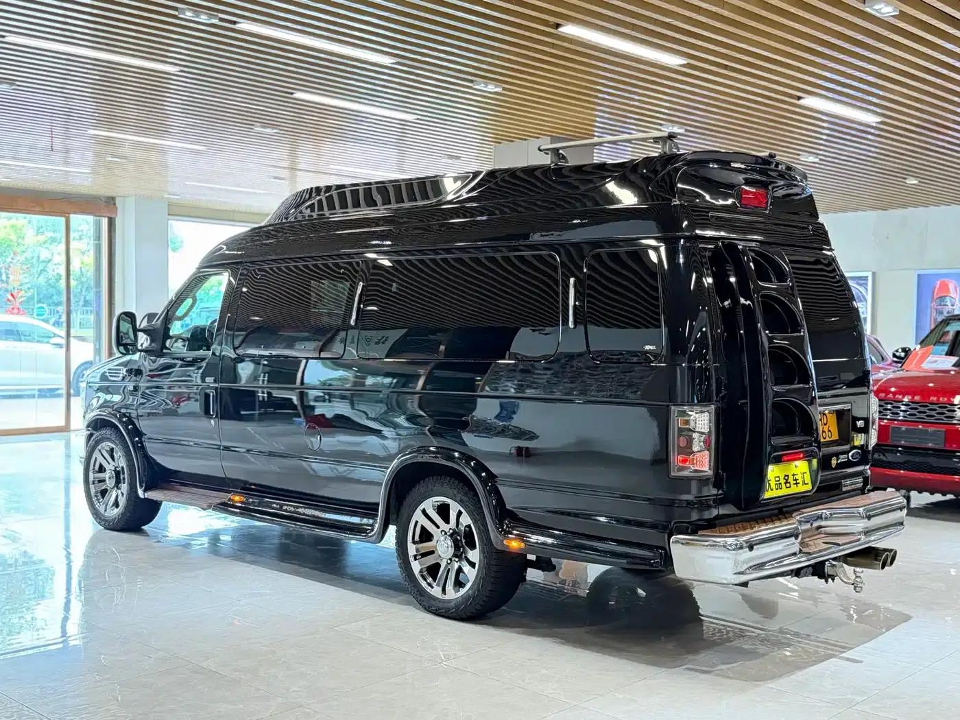 Ford E350 2011 5.4L Platinum Edition — миниатюра 6
