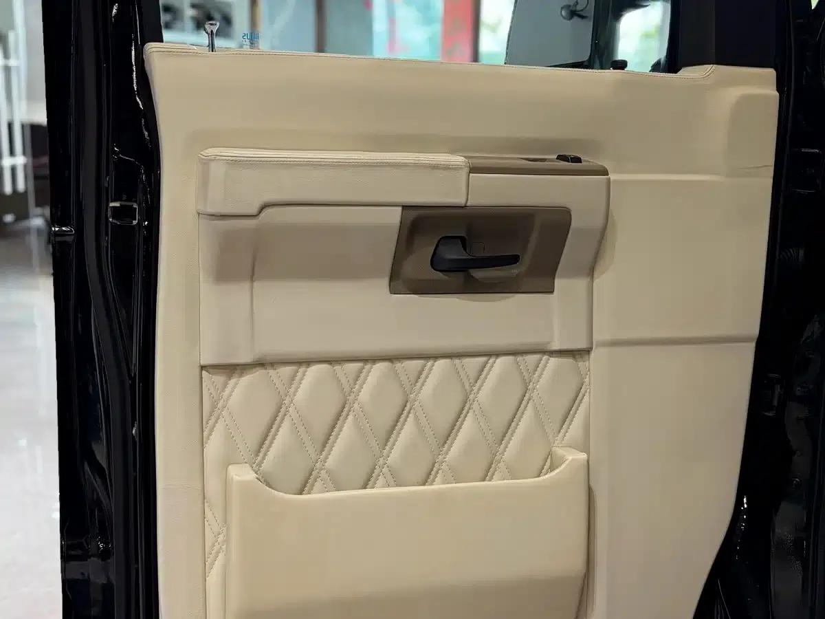 Ford E350 2011 5.4L Platinum Edition — миниатюра 10