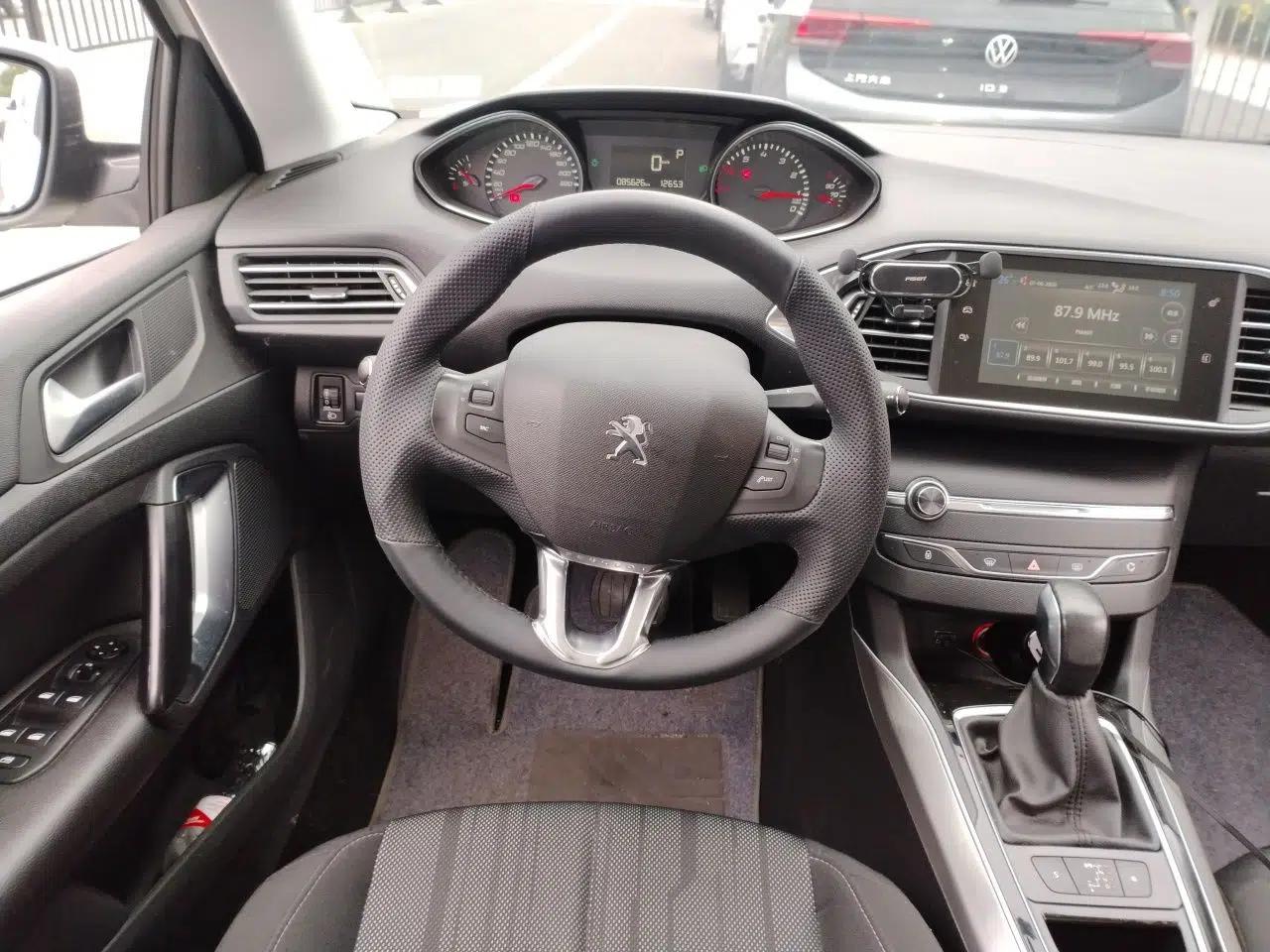 Peugeot 308S 2015 1.6T Automatic Jingchi Edition — миниатюра 10
