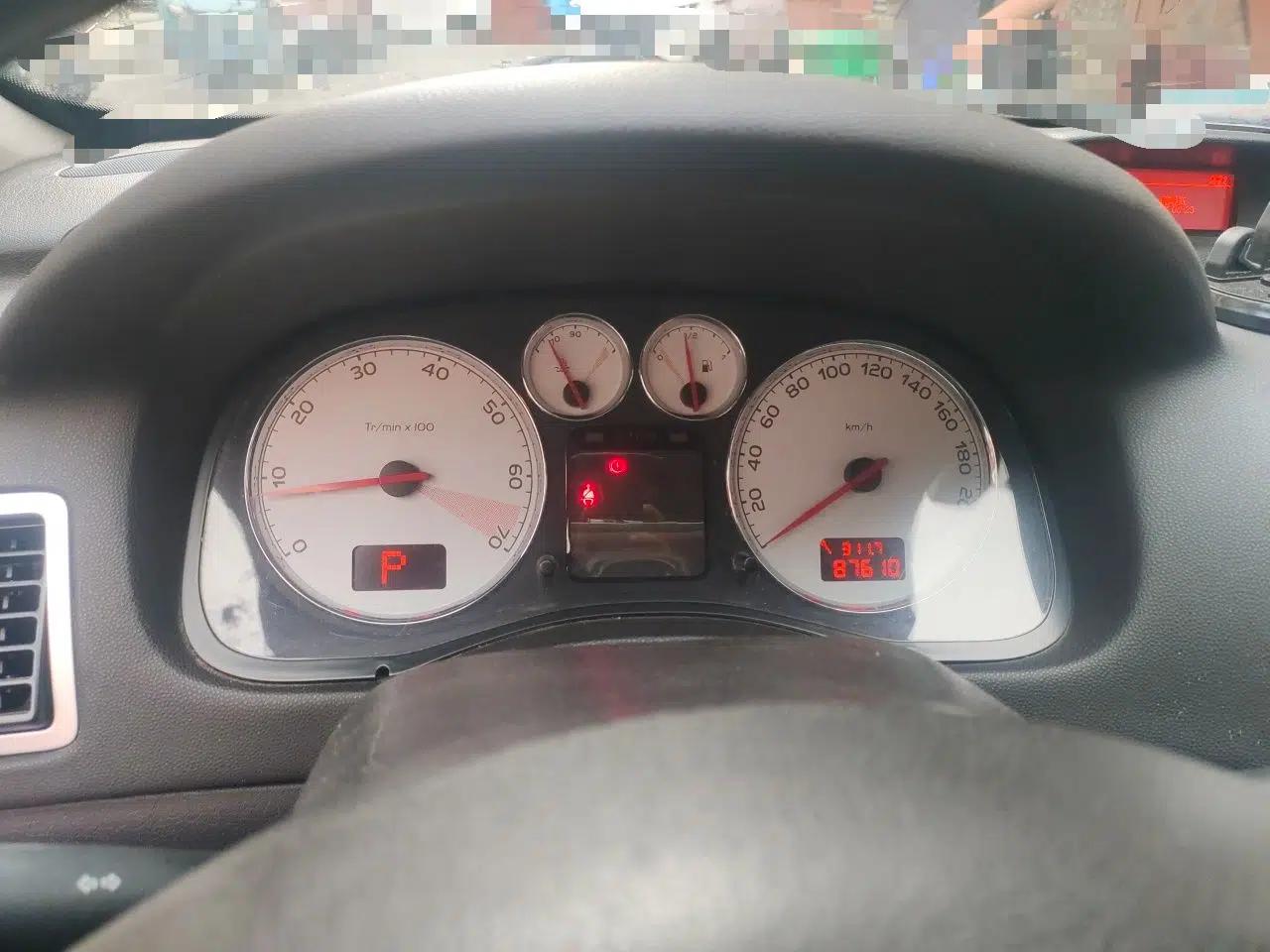 Peugeot 307 2010 Hatchback 1.6L Automatic Comfort Edition — миниатюра 11