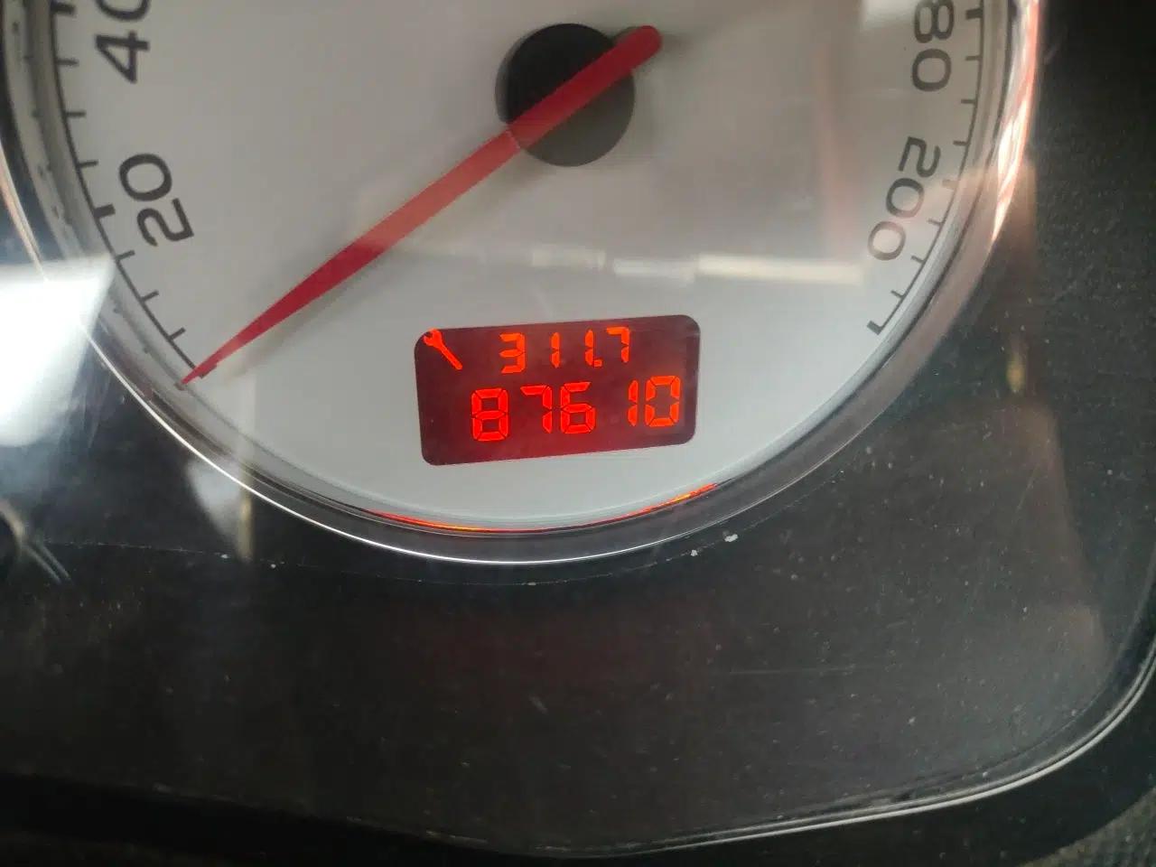 Peugeot 307 2010 Hatchback 1.6L Automatic Comfort Edition — миниатюра 12