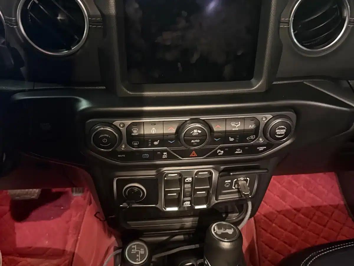 Jeep Wrangler New Energy 2021 Model 4-Door 2.0T 4xe Sahara — миниатюра 13