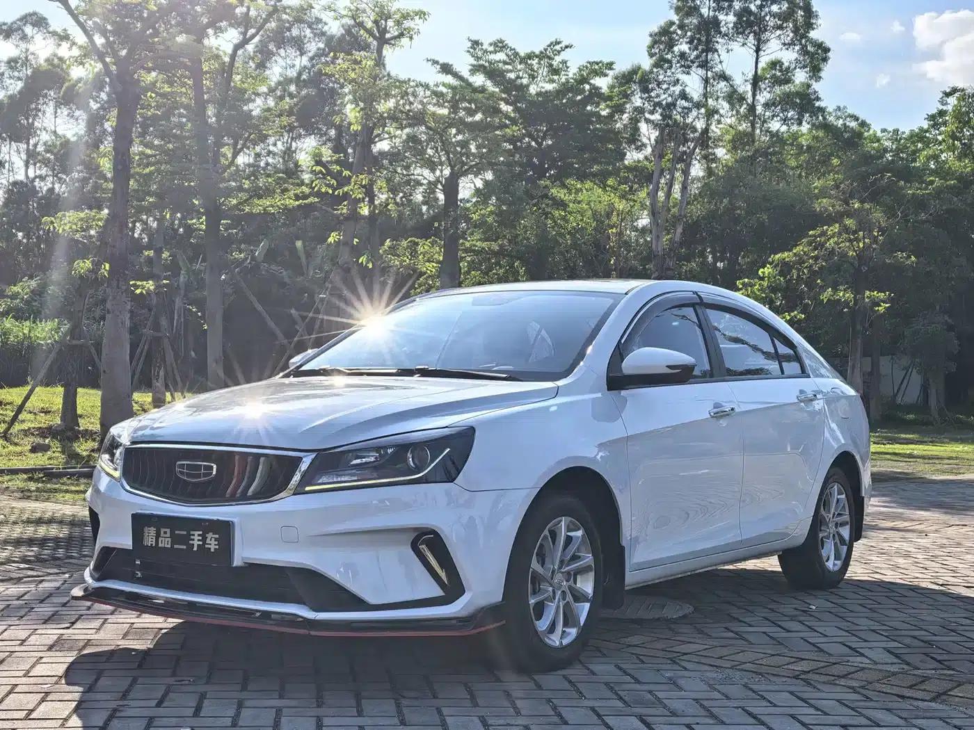 Geely Emgrand 2021 UP 1.5L CVT Luxury Edition — миниатюра 1