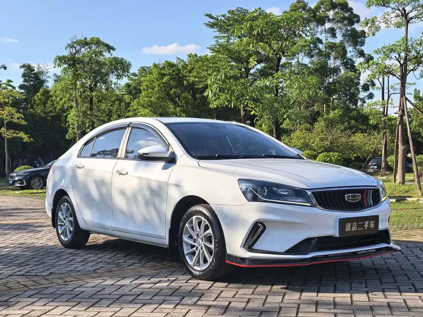 Geely Emgrand 2021 UP 1.5L CVT Luxury Edition — миниатюра 3