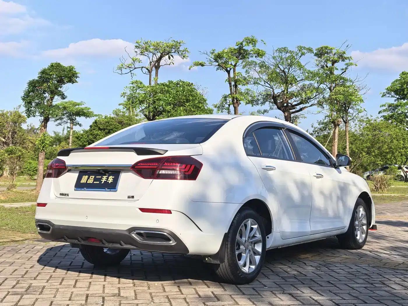 Geely Emgrand 2021 UP 1.5L CVT Luxury Edition — миниатюра 4